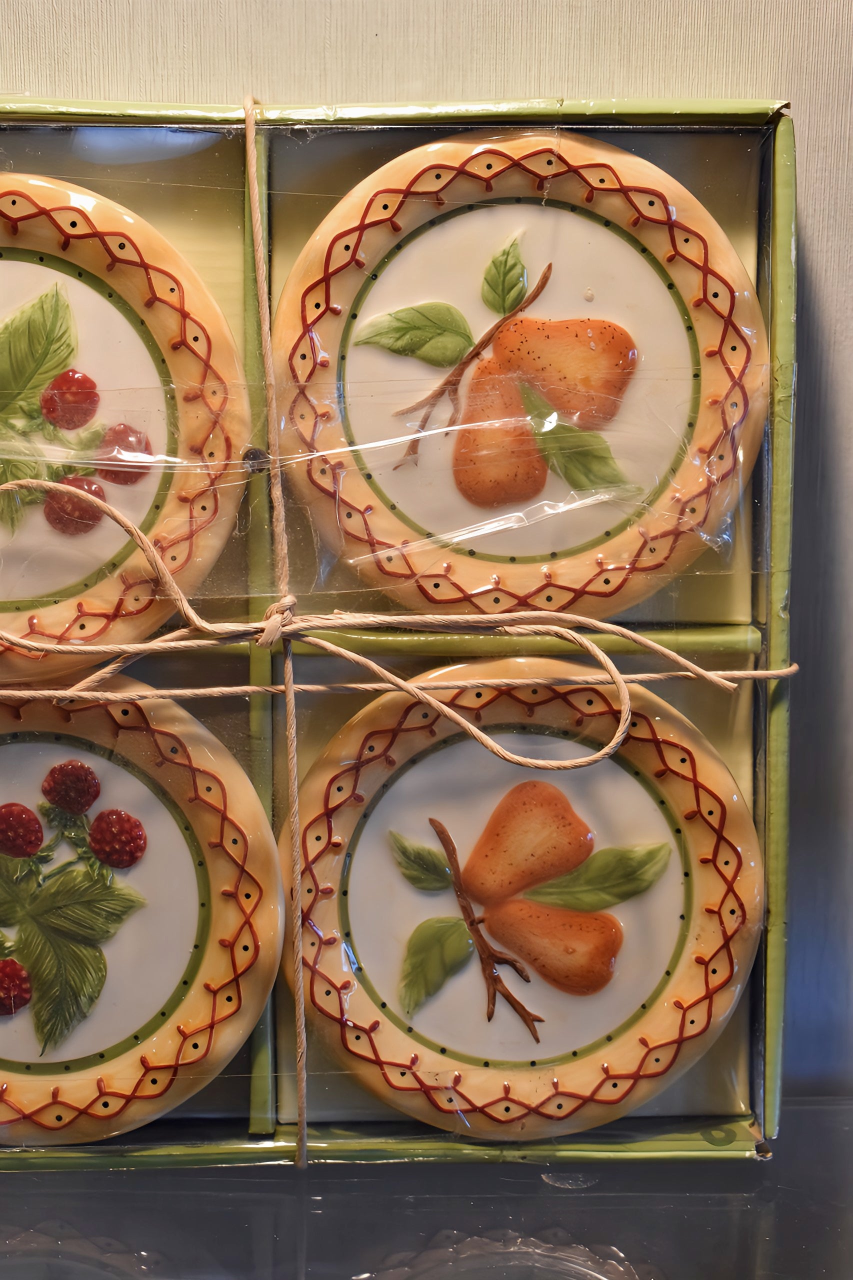 Raspberry & Pear Mini Plate Set with Wire Rack